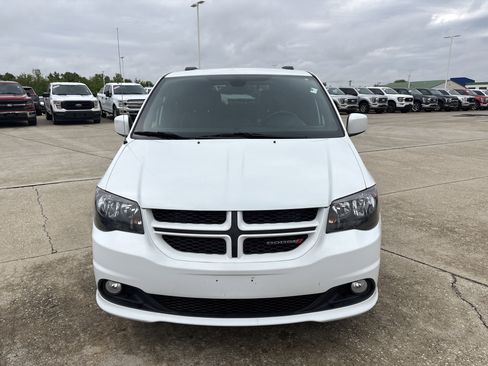 Used 2018 Dodge Grand Caravan GT FWD image 2