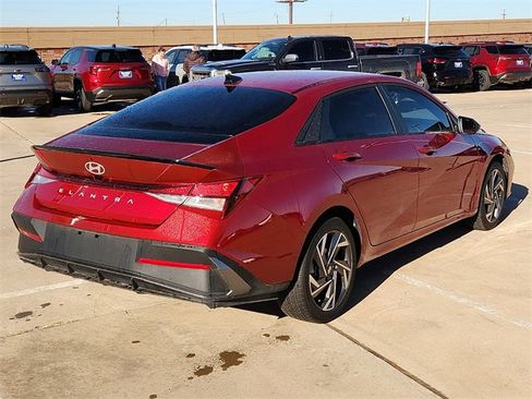 Used 2025 Hyundai Elantra Sport image 4