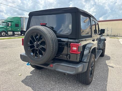 Used 2023 Jeep Wrangler Unlimited Sahara AWD/4WD image 3