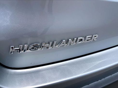 Used 2017 Toyota Highlander LE FWD image 10