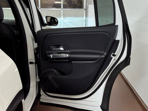 Used 2022 Mercedes-Benz GLB 250 GLB 250 4MATIC image 35