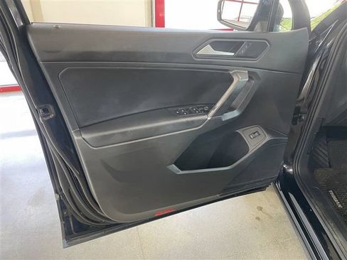 Used 2020 Volkswagen Tiguan SE AWD/4WD image 10