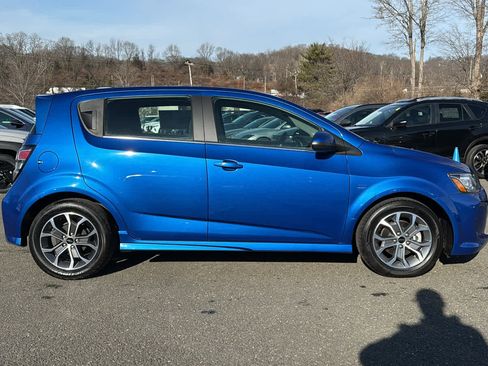 Used 2020 Chevrolet Sonic LT w/ Convenience Package image 2