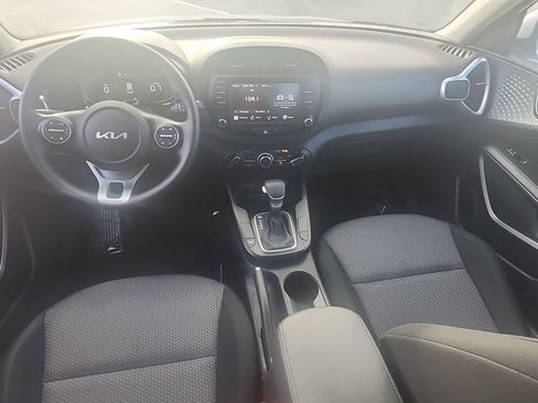Used 2023 Kia Soul LX image 6