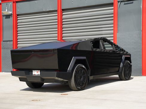 Used 2025 Tesla Cybertruck AWD Crew Cab image 8