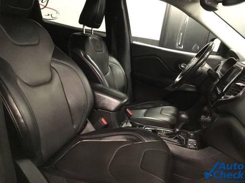 Used 2019 Jeep Cherokee Limited w/ Luxury Group AWD/4WD image 34