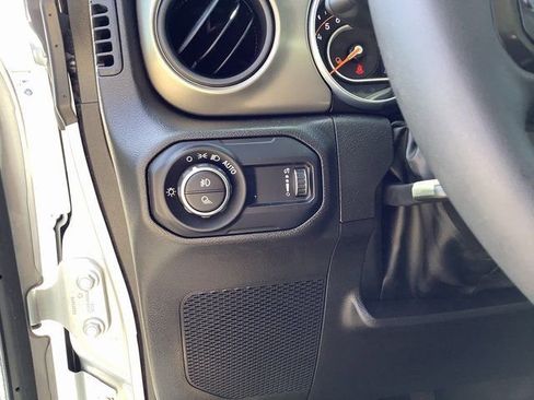 Used 2023 Jeep Gladiator Willys image 15