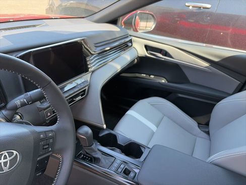 Used 2025 Toyota Camry SE FWD image 8