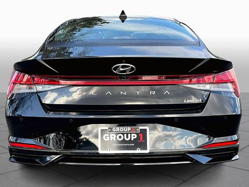 Used 2022 Hyundai Elantra Limited w/ Preferred Accessory Package image 4