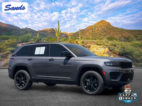Used 2022 Jeep Grand Cherokee Altitude RWD image 1