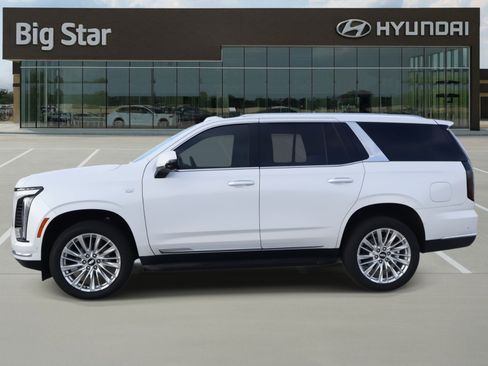 Used 2025 Cadillac Escalade Premium Luxury image 2