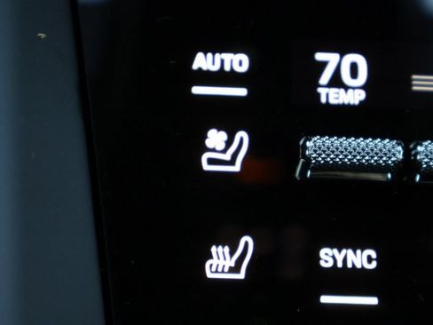 Certified 2025 Porsche Macan 4S Electric AWD/4WD image 26