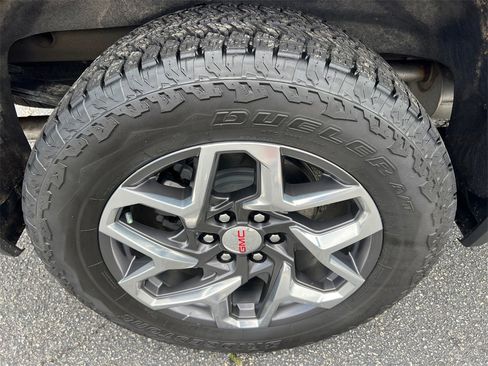 Used 2024 GMC Sierra 1500 SLT image 17