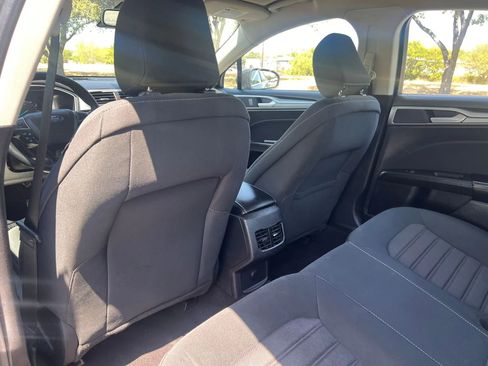 Used 2020 Ford Fusion SE image 22