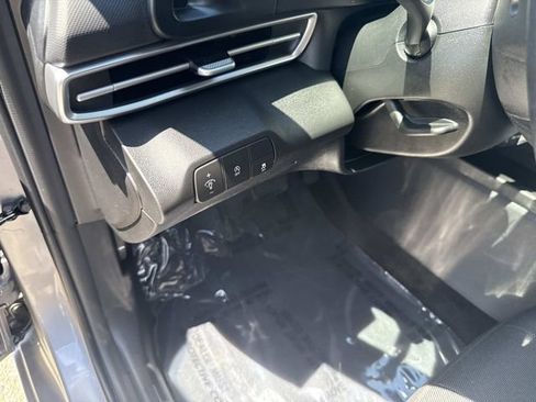 Certified 2026 Hyundai Elantra SE FWD image 17