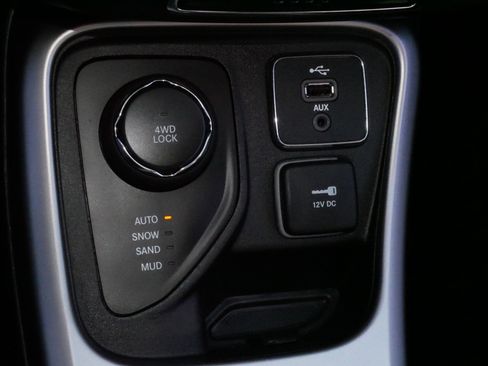 Used 2018 Jeep Compass Latitude AWD/4WD image 24