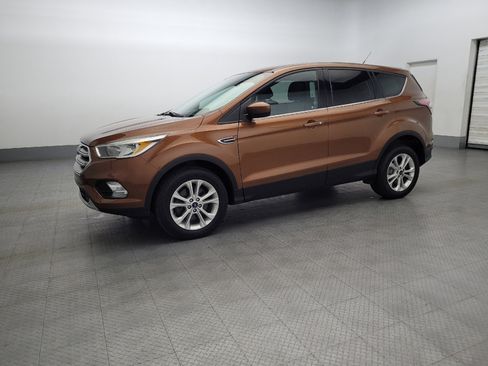 Used 2017 Ford Escape SE w/ SE Cold Weather Package image 2