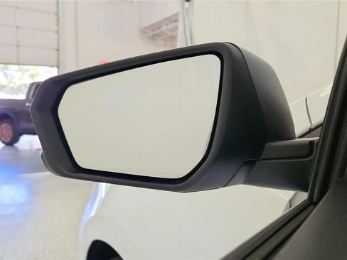 Used 2018 Chevrolet Equinox LS FWD image 28