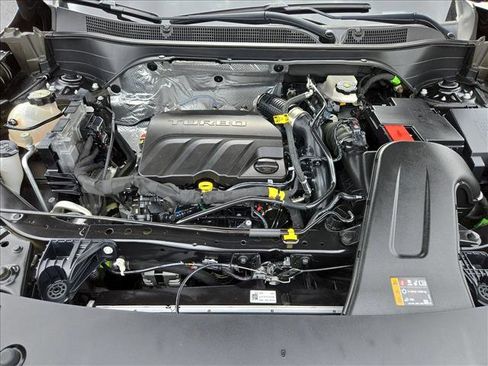 Used 2025 Chevrolet Trax LT w/ Sunroof Package image 22