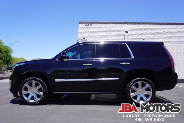 Used 2018 Cadillac Escalade Premium Luxury AWD/4WD image 13