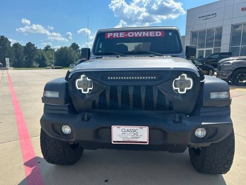 Used 2020 Jeep Gladiator Sport w/ Quick Order Package 24S AWD/4WD image 2