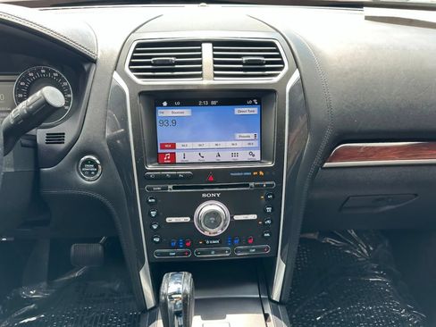 Used 2017 Ford Explorer Platinum AWD/4WD image 32