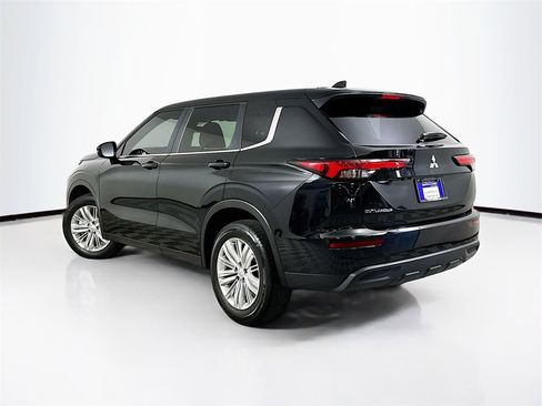 Used 2024 Mitsubishi Outlander ES image 6