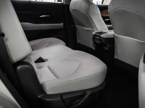 Used 2024 Toyota Grand Highlander AWD image 23