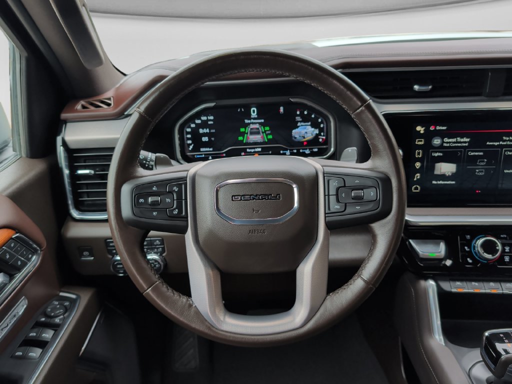 Used 2023 GMC Sierra 1500 Denali w/ Technology Package AWD/4WD image 11