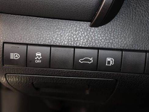 Used 2018 Toyota Camry LE FWD image 35