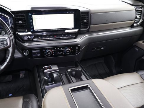 Used 2022 Chevrolet Silverado 1500 ZR2 w/ Technology Package image 13