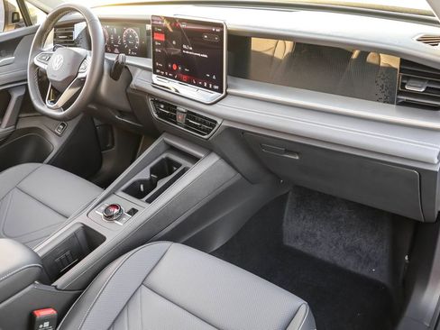 New 2026 Volkswagen Tiguan SE image 38