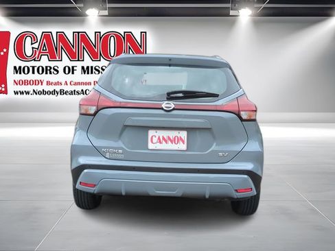 Used 2021 Nissan Kicks SV FWD image 6