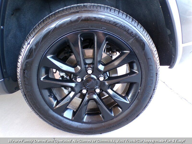 Used 2021 Jeep Grand Cherokee Laredo X AWD/4WD image 41