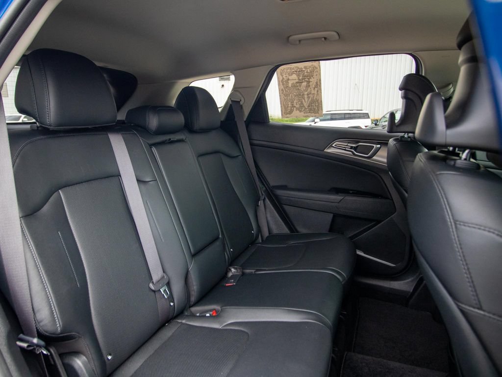 Used 2025 Kia Sportage EX FWD image 18