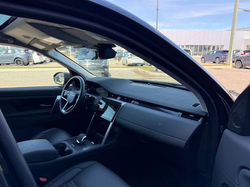 Used 2025 Land Rover Discovery Sport S image 8