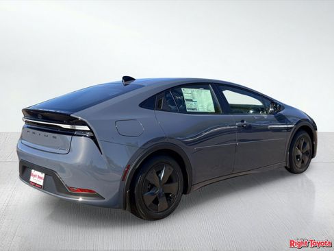 New 2026 Toyota Prius Plug-In Hybrid FWD image 7