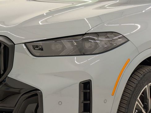 New 2026 BMW X5 xDrive40i w/ M Sport Package AWD/4WD image 11
