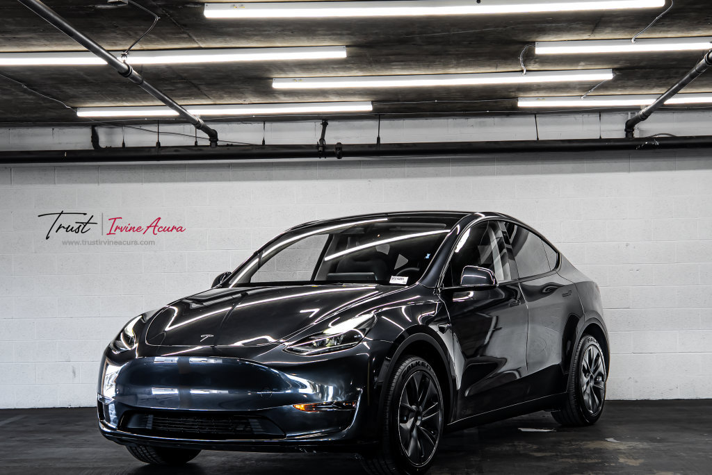 Used 2025 Tesla Model Y Long Range RWD image 1