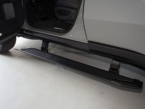 Used 2025 Lexus GX 550 image 32