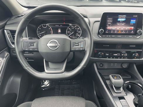 Used 2025 Nissan Rogue SV FWD image 15