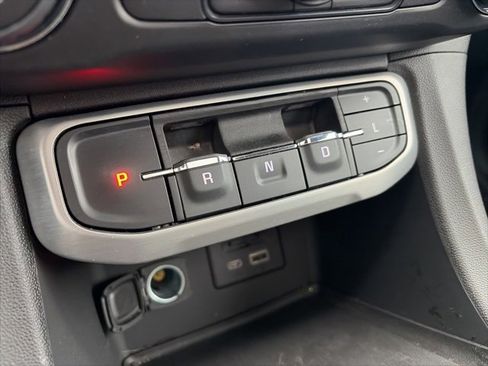 Used 2021 GMC Acadia SLT image 17