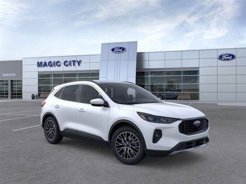 Used 2025 Ford Escape SE w/ PHEV Premium Package image 7