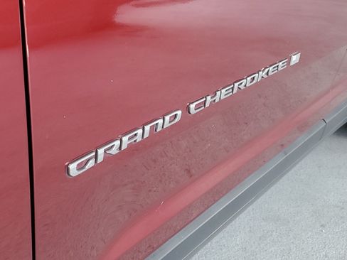 Used 2022 Jeep Grand Cherokee L Limited AWD/4WD image 5