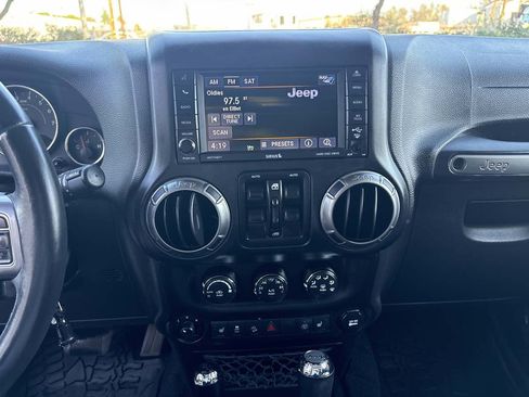 Used 2018 Jeep Wrangler Unlimited Sahara image 21