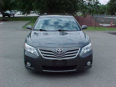 Used 2011 Toyota Camry XLE w/ SE/XLE Extra-Value Pkg FWD image 29