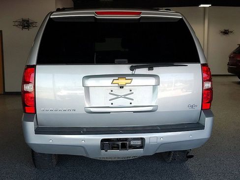 Used 2012 Chevrolet Suburban 2500 LS w/ Convenience Package 1 AWD/4WD image 7