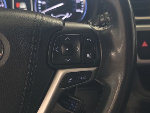 Used 2017 Toyota Highlander XLE AWD/4WD image 16