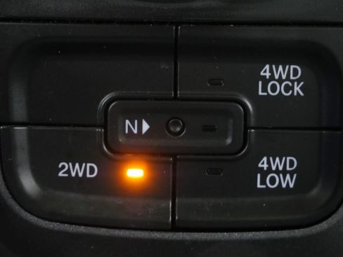 Used 2018 RAM 1500 Express AWD/4WD image 21