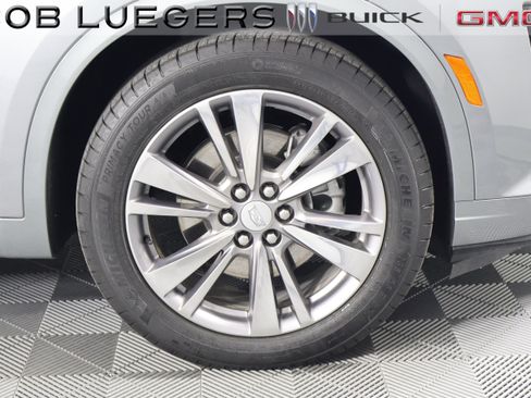 Certified 2025 Cadillac XT6 Premium Luxury FWD image 3